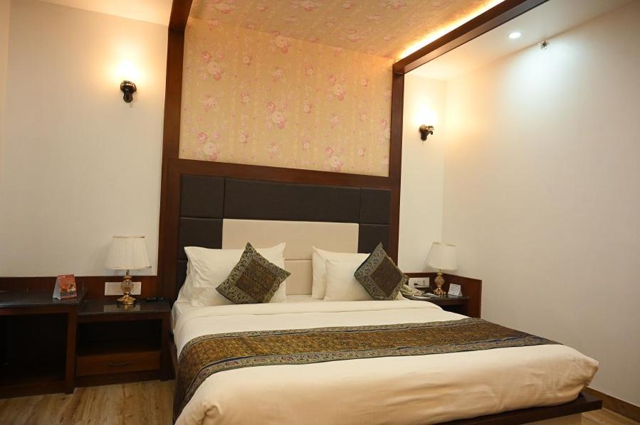 Square Hotel,varanasi Hotel